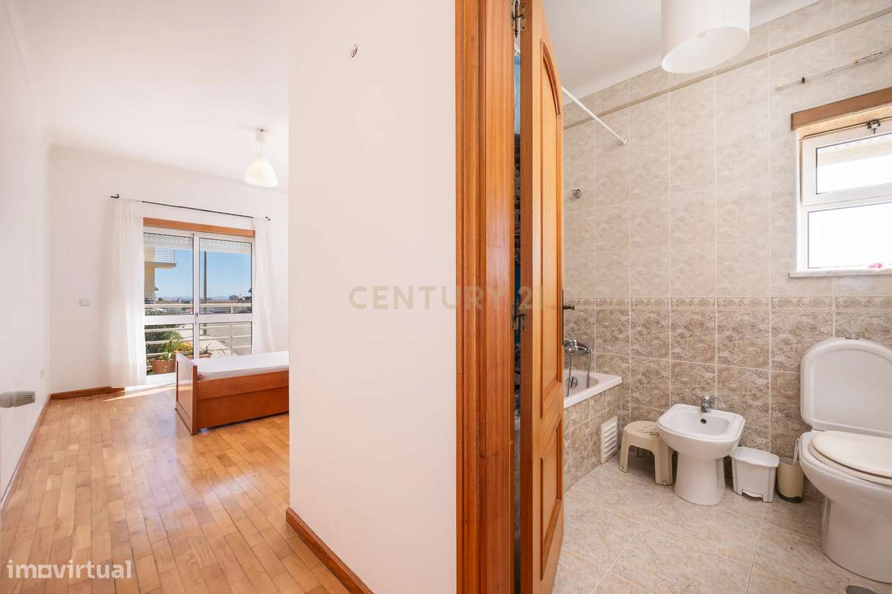 APARTAMENTO T3 COM GARAGEM E SÓTÃO | BUARCOS-14