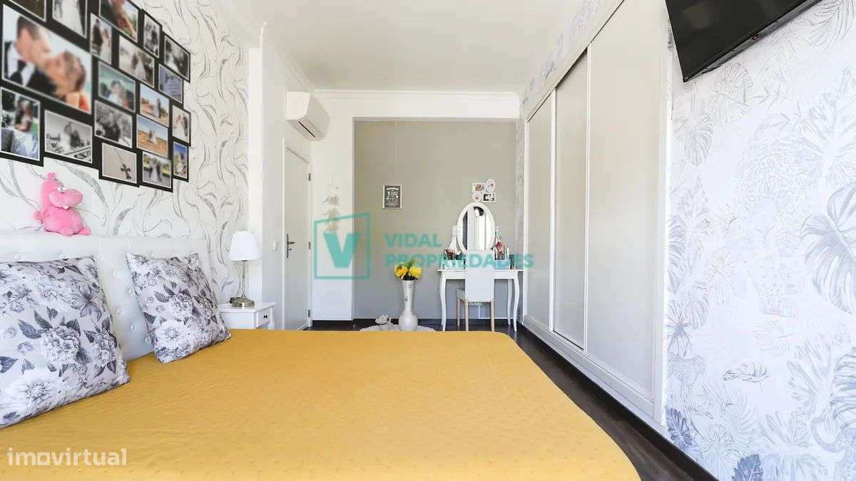 Apartamento T2 com garagem em box e piscina-27