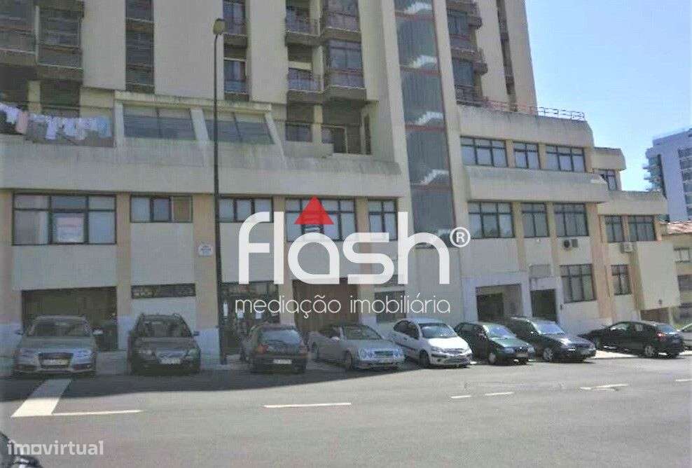 Venda de Espaço de loja/escritórios no Restelo-1