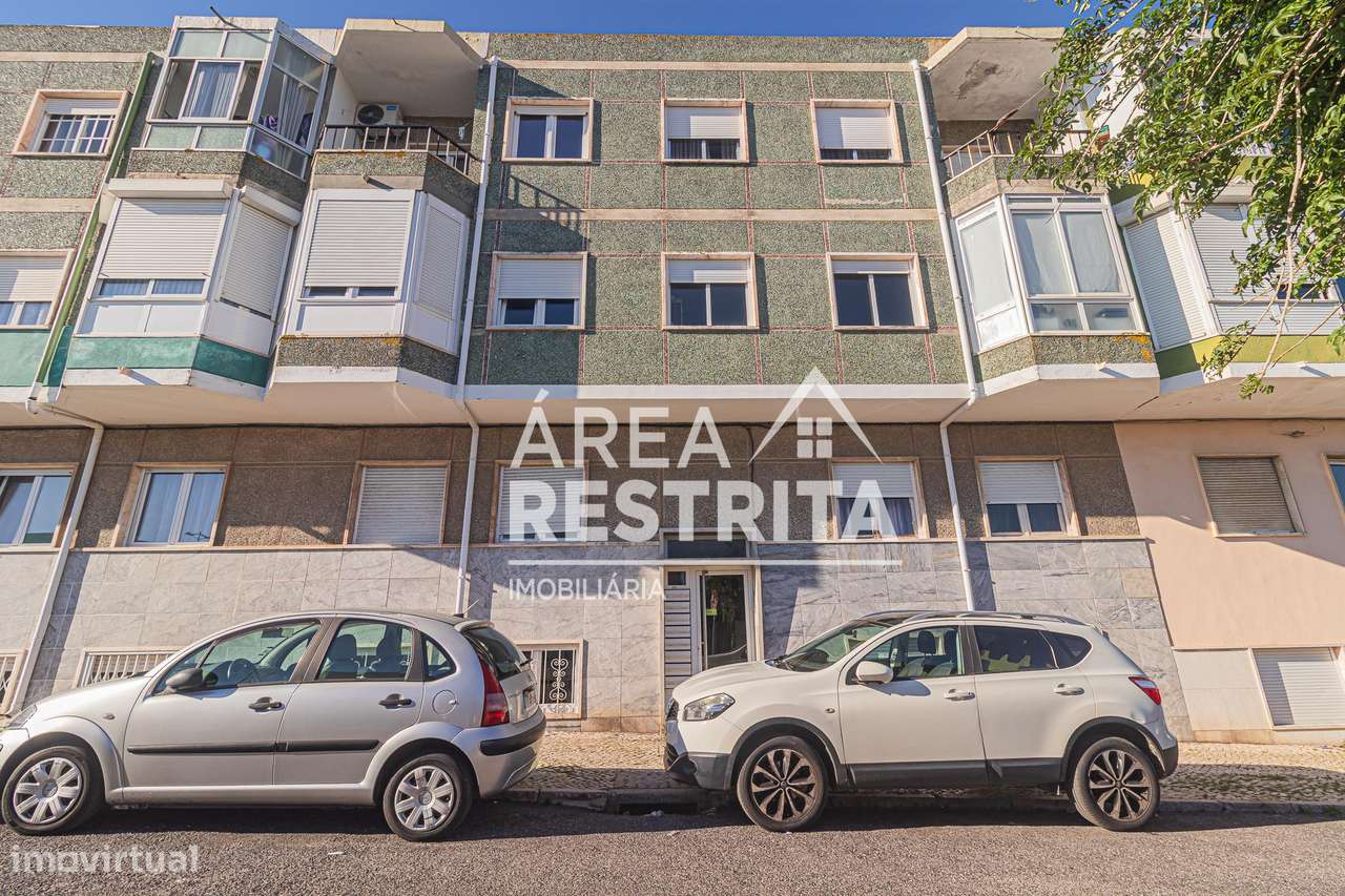 Apartamento T3 com Cave - Amadora-0