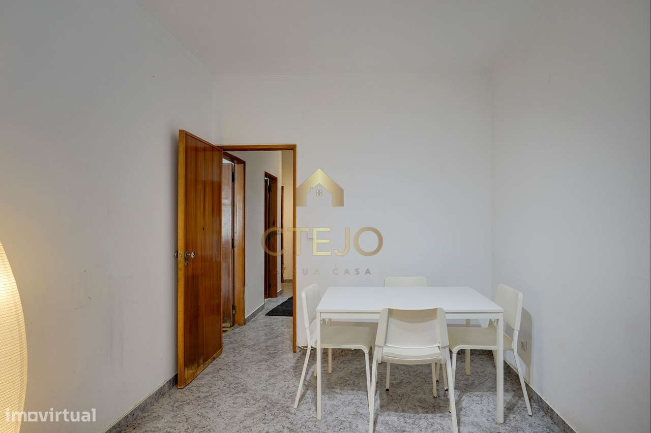 Apartamento T2  com varanda e arrecadação em Vale de Figueira , São Jo-5