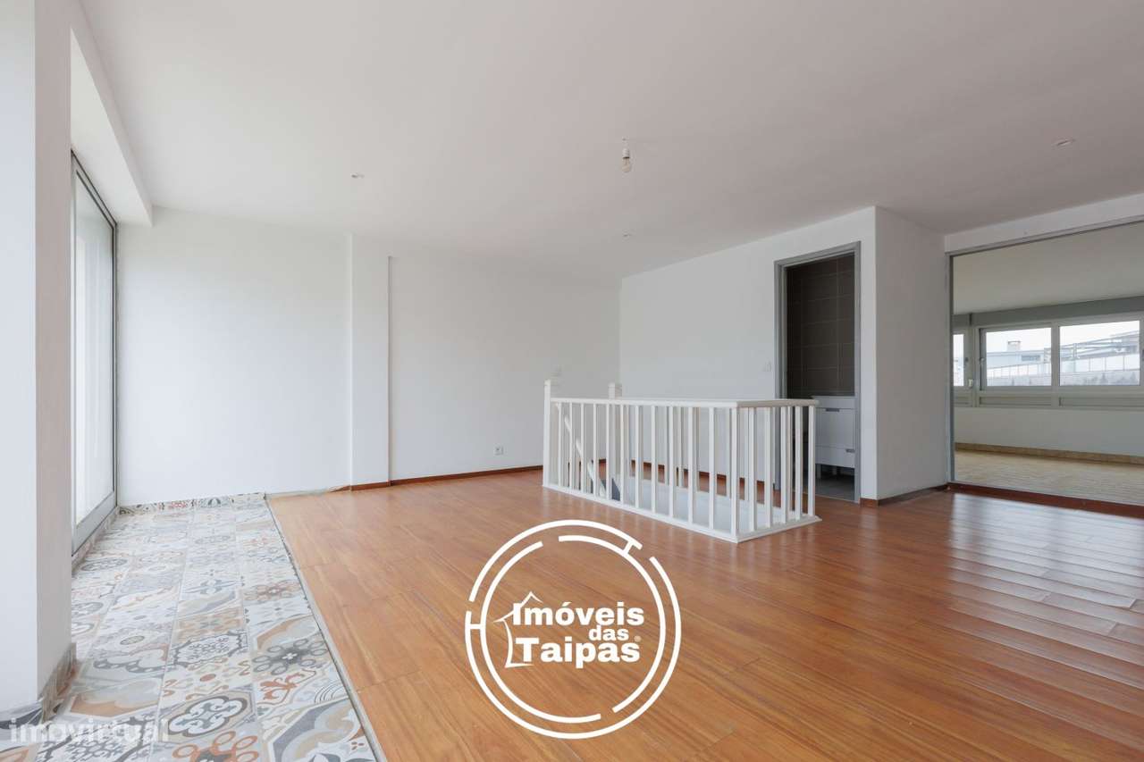Vende-se Apartamento Duplex Centro das Taipas-9