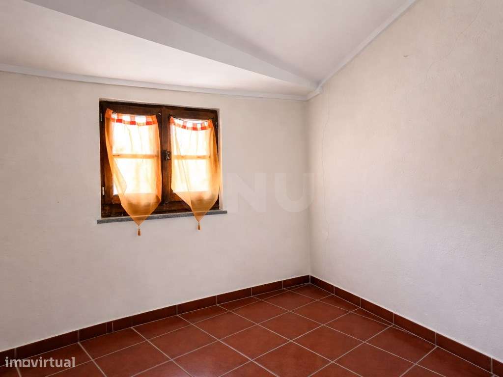 Muito Mais do Que Parece: Casa com traça tipicamente beirã. T1 com ...-16