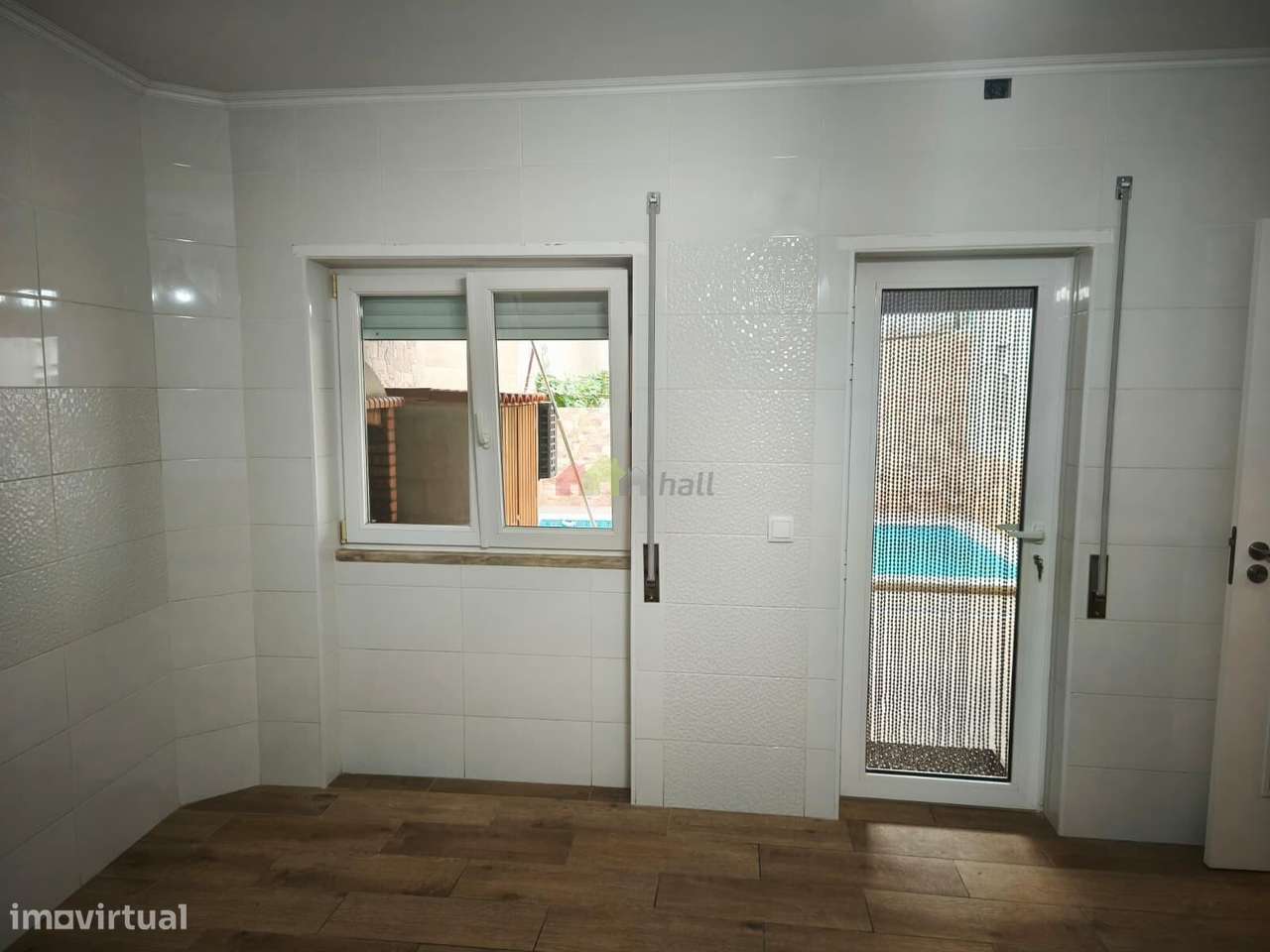 Moradia T4 com Piscina no Centro Alhos Vedros-4