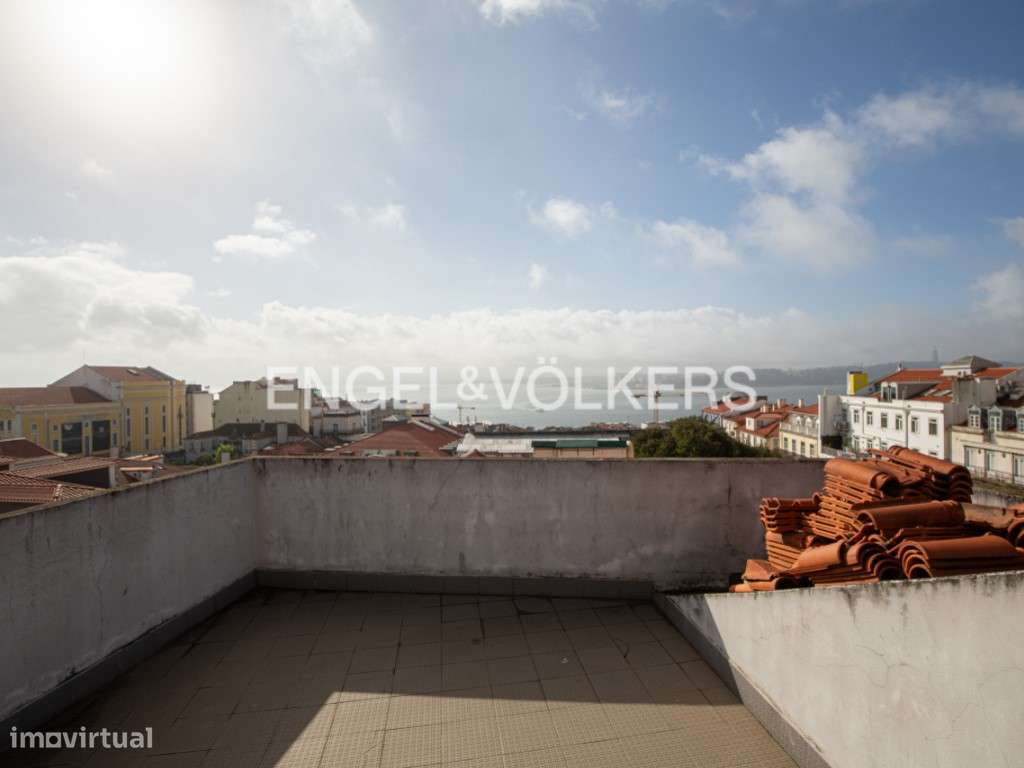 Duplex T3 com Vista Panorâmica sobre a Praça Luís de Camões e o Rio... - Grande imagem: 2/29