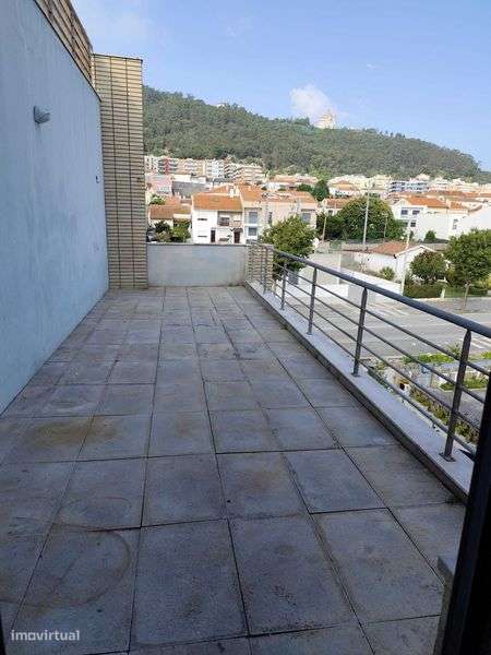 T2 Arrendamento com garagem fechada e terraço - Grande imagem: 4/9