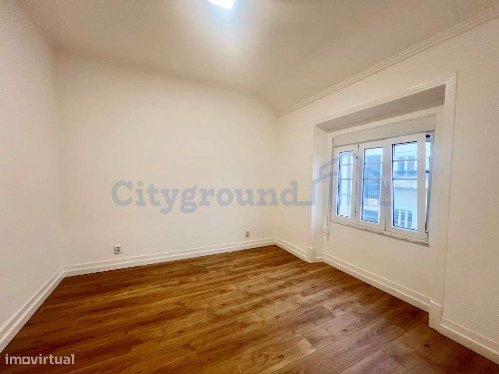 T2 totalmente renovado com excelente luminosidade e vista lateral p...-3