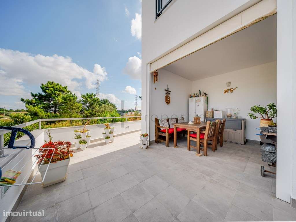 Moradia com piscina nas Quintinhas-18