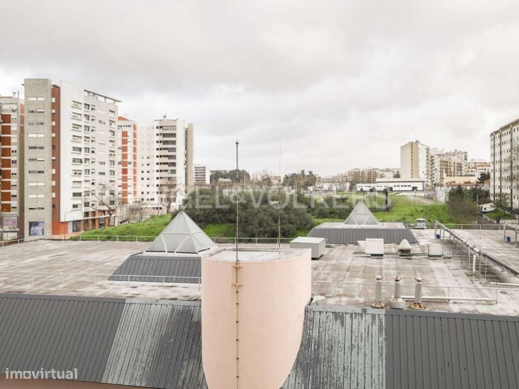 T5 com estacionamento em São Domingos de Benfica - Grande imagem: 4/26