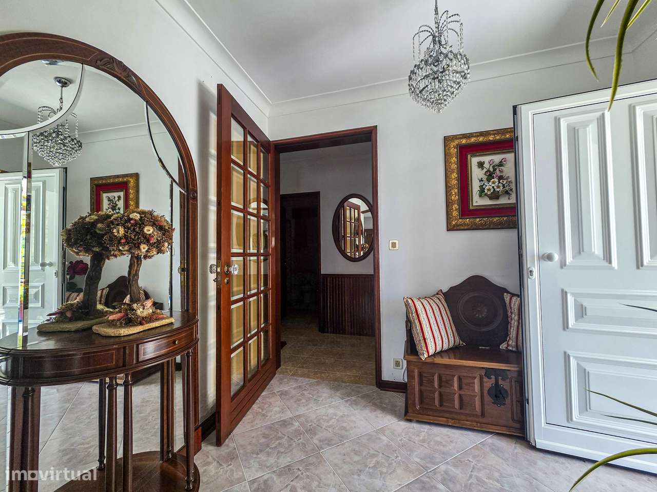 Moradia T5 em Darque com Jardim, Garagem e Anexo-1