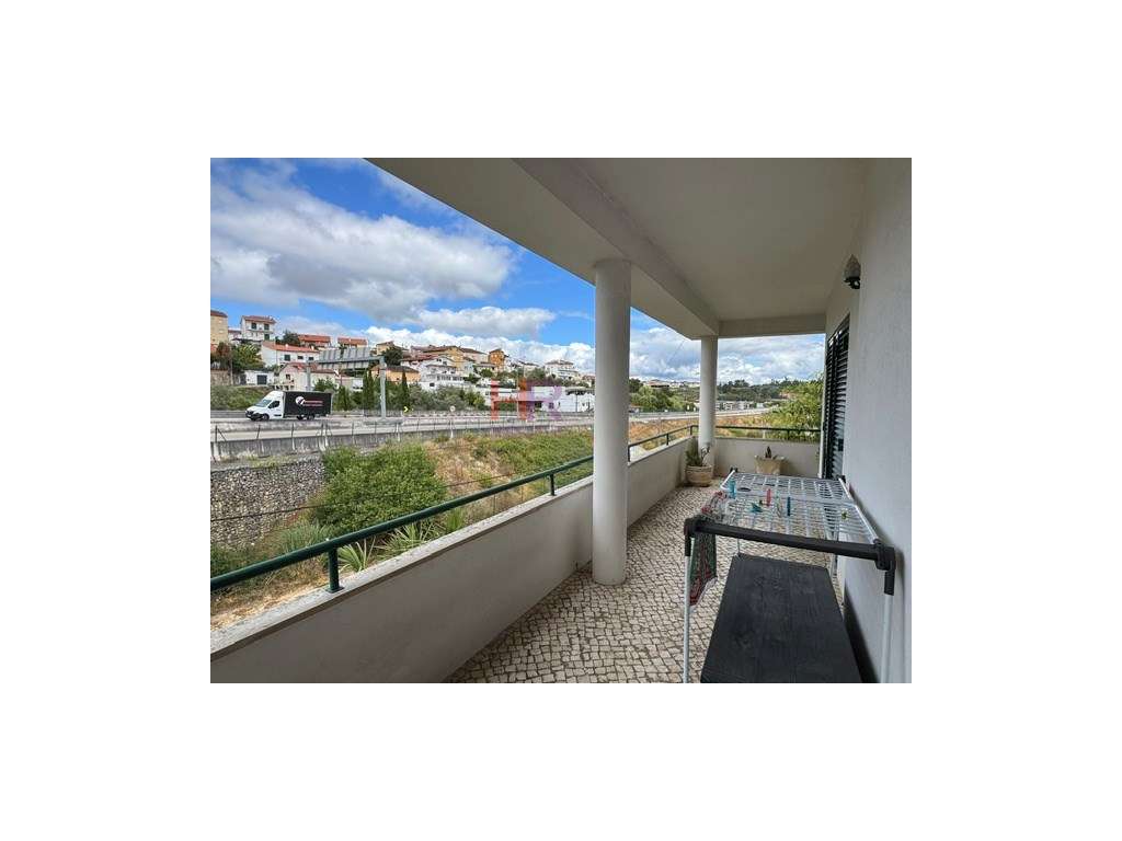 Vende-se Moradia Isolada M4+1 com garagem e jardim.-17