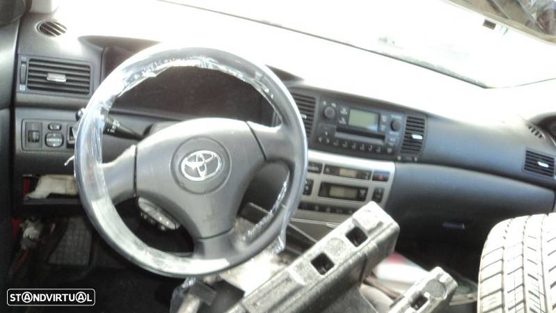 Toyota Corolla Combi 1.6i 2003 - Para Peças - 6