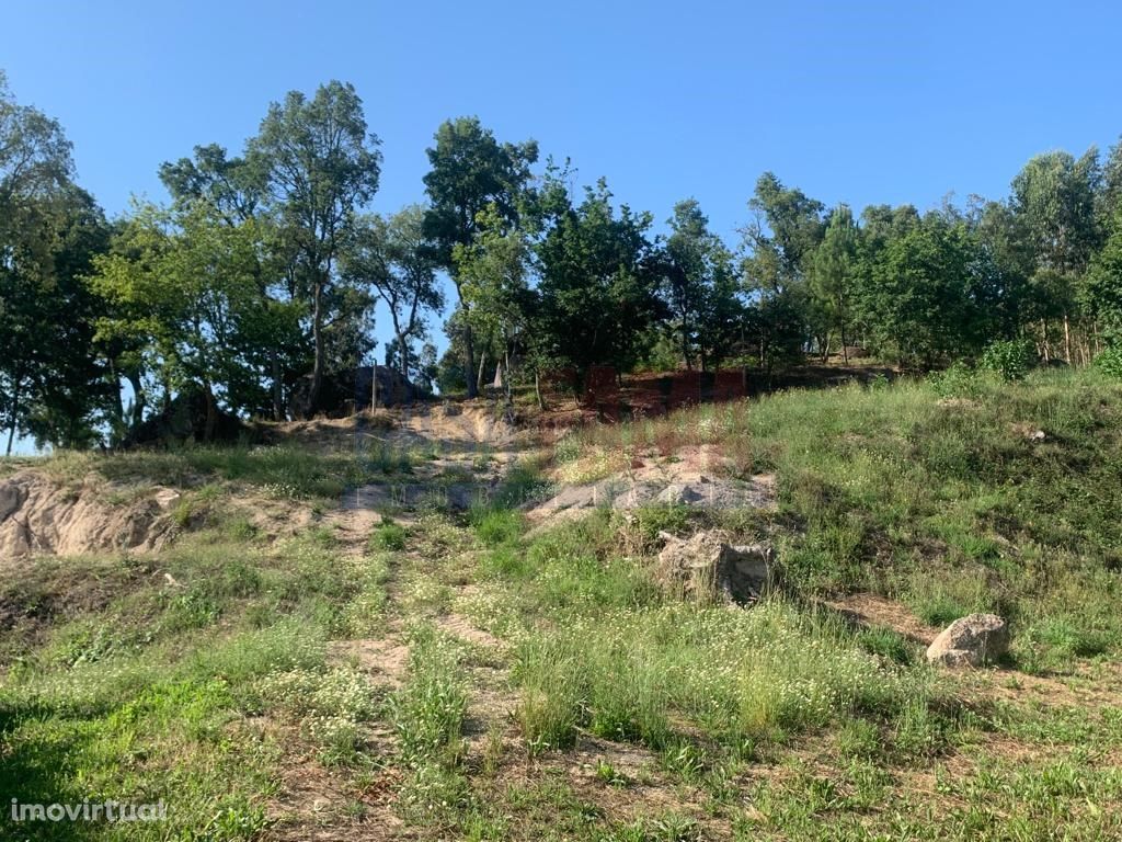 Terreno de construção em Moure - Barcelos