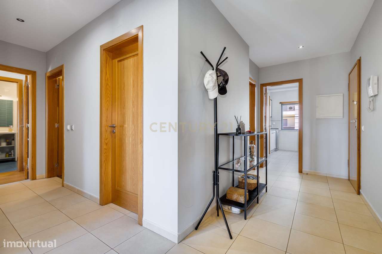 Apartamento T3 com Garagem na Quinta João de Ourém — Olhão-12