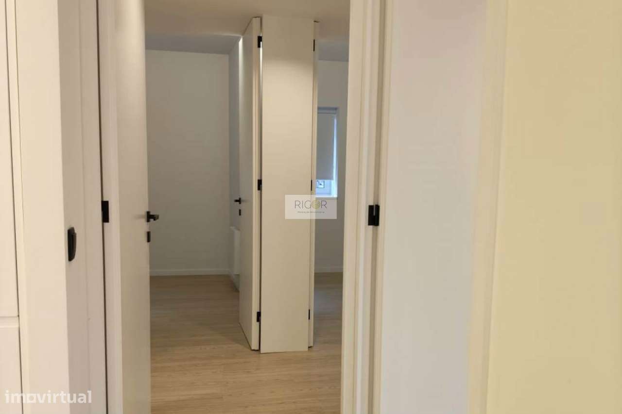 Apartamento T3 em Matosinhos, junto ao metro, pronto a habitar.-12