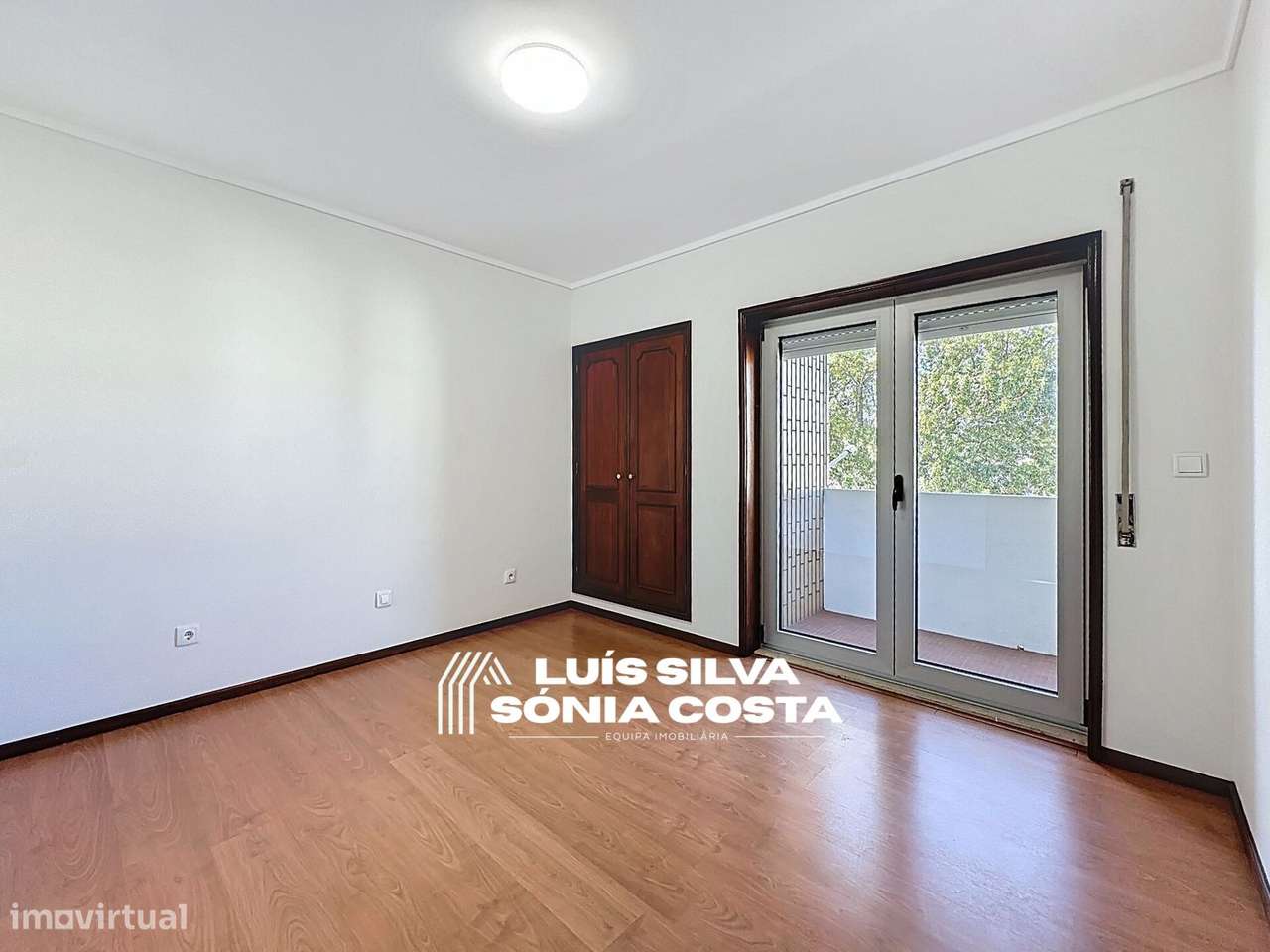 Apartamento T2 Remodelado c/ Varandas, Garagem & Elevador - Centro...-16