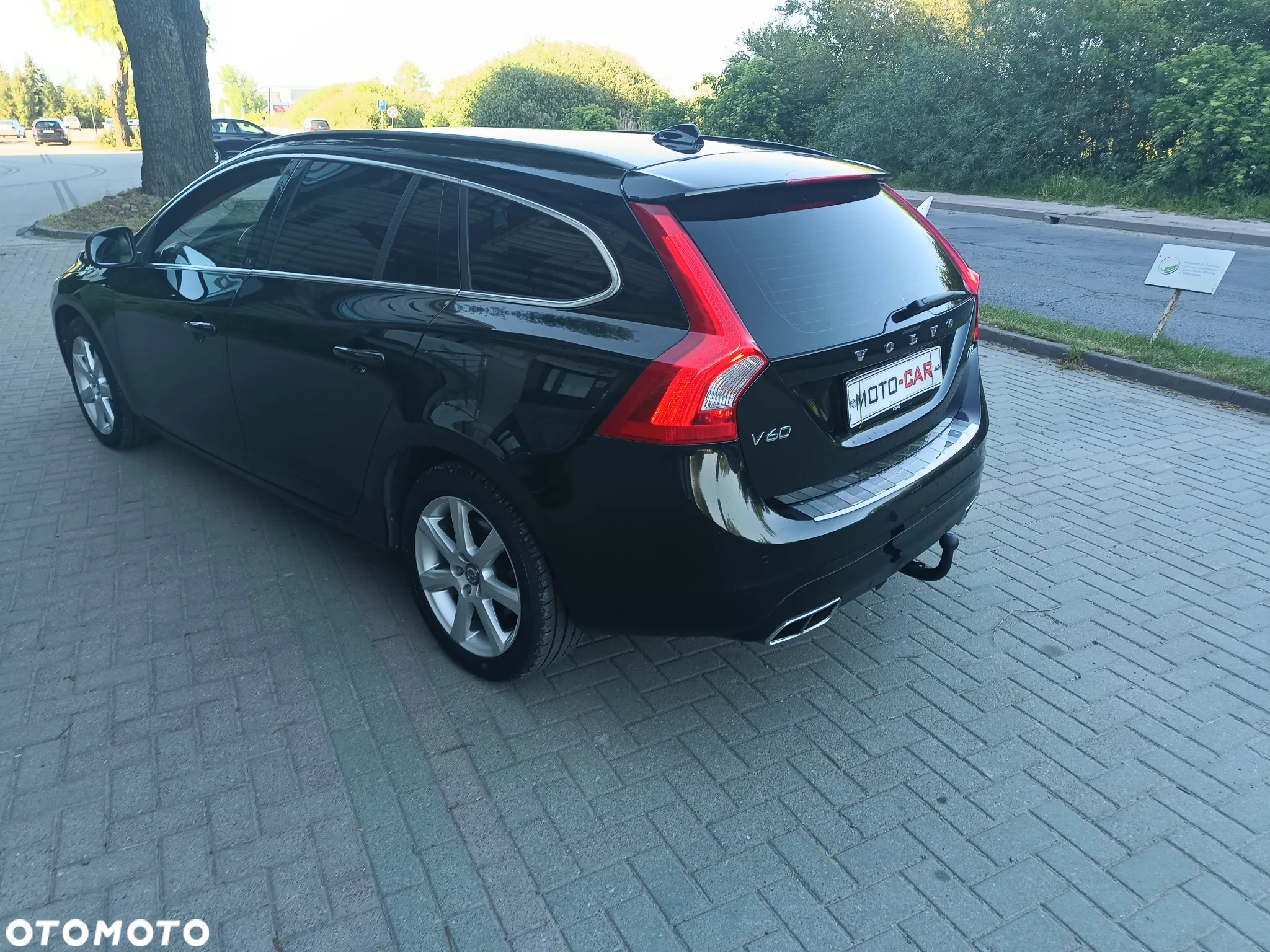 Volvo V60 D5 Drive-E Momentum - 4