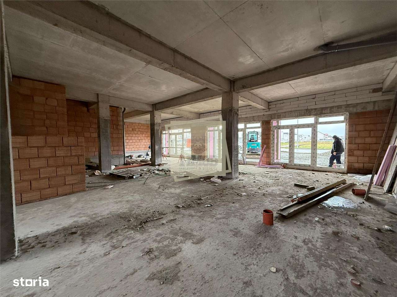 Spatiu comercial 137  mpu 3 intrari si 3 parcari pretabil afacere - Imagine principală: 5/6