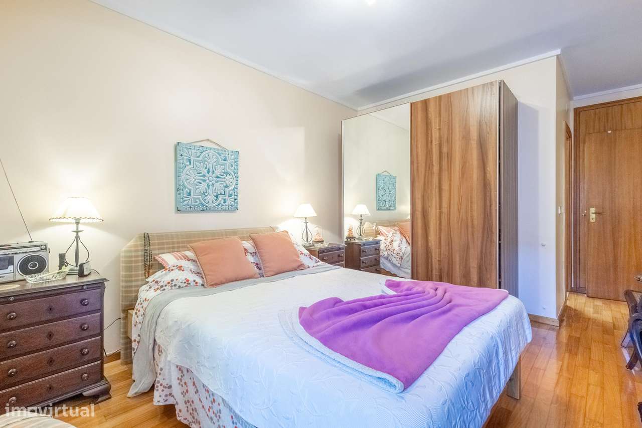 Apartamento T3, prédio com elevador e garagem!-24