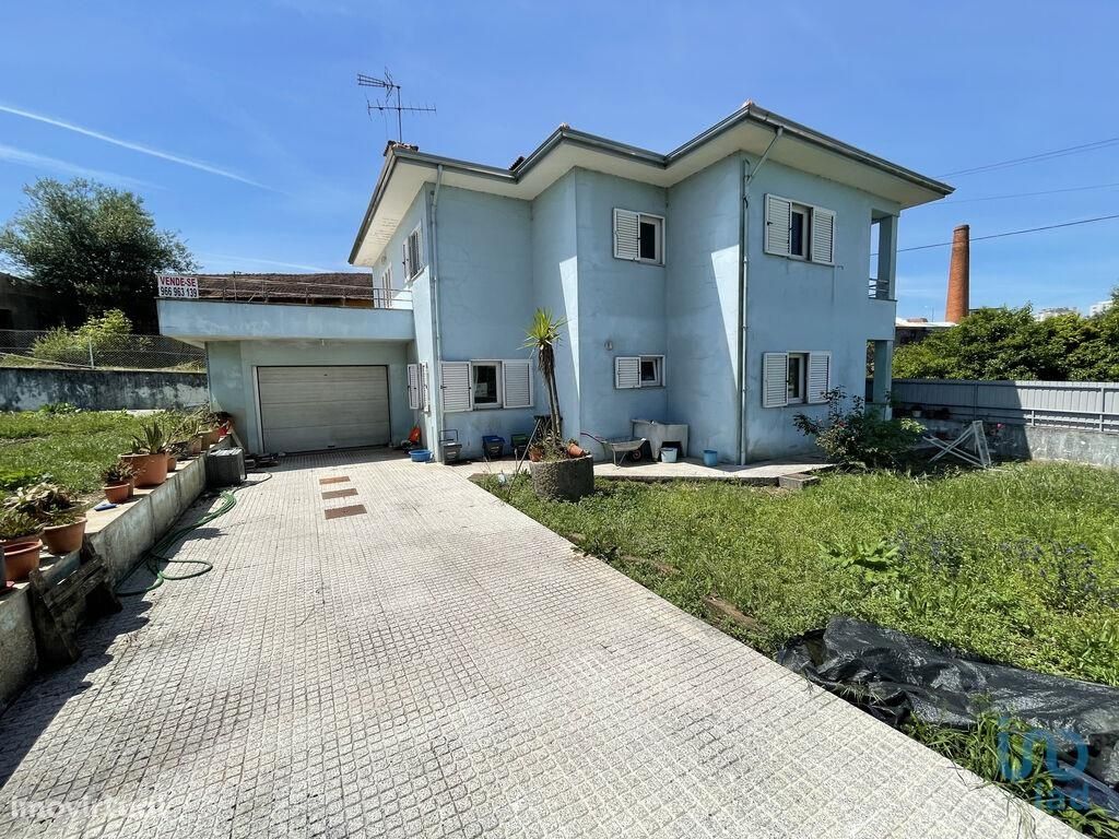 Casa T3 em Aveiro de 257,00 m2