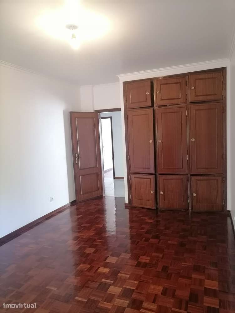 T3 Centro de Queijas, Oeiras. Com Parqueamento e Arrecadação.-16