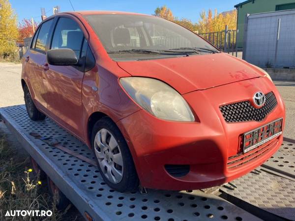 Dezmembrez Toyota Yaris 1.3i 2006 - 2