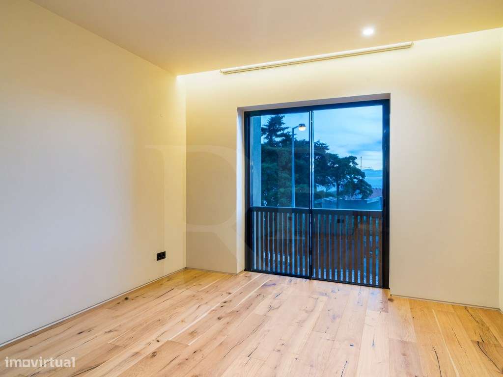 Moradia T5 com acabamentos de luxo e vista panorâmicas sobre a Baia...-39