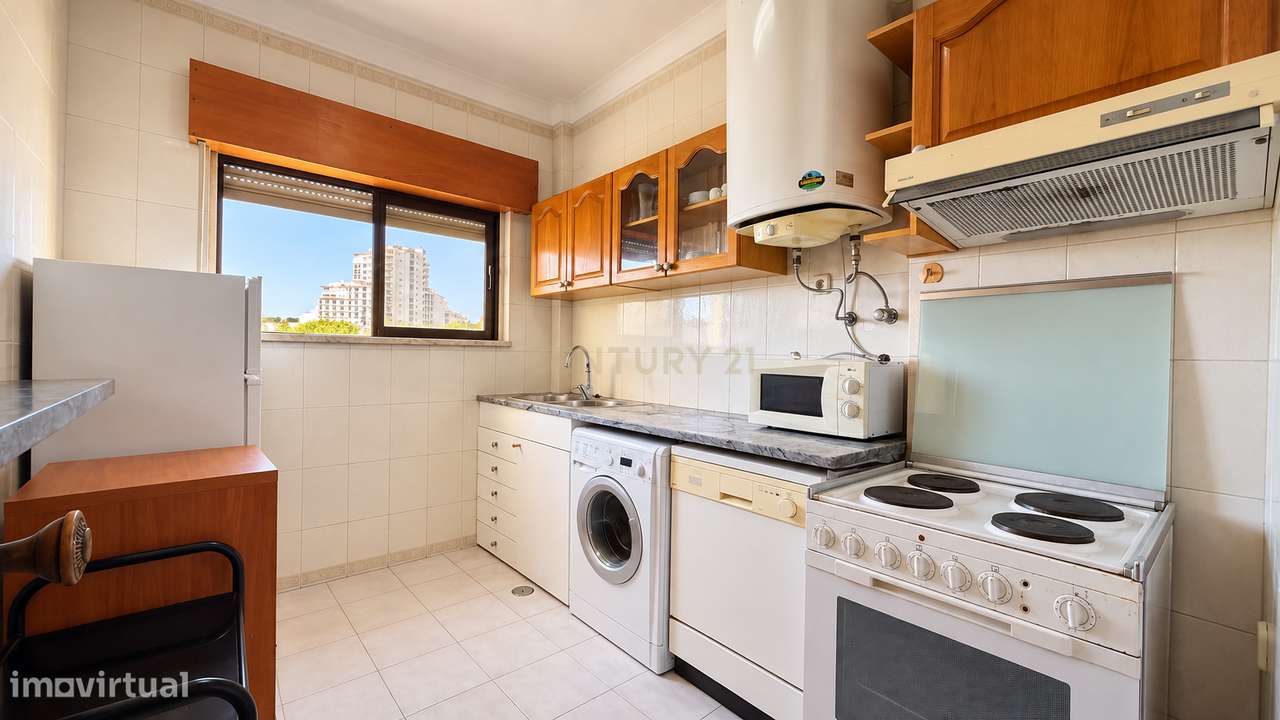 Apartamento T2 com Piscina, Elevador e Varanda Virada a Sul | Albufeir-12
