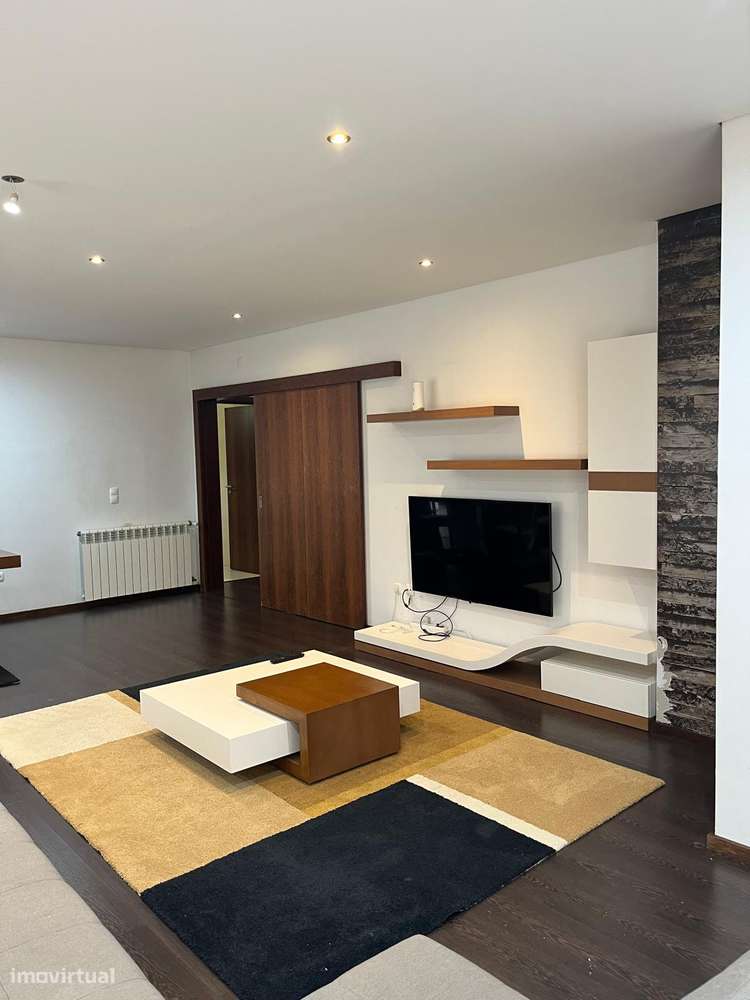 Apartamento T4 - Famalicão - Garagem box -  Excelentes áreas-4