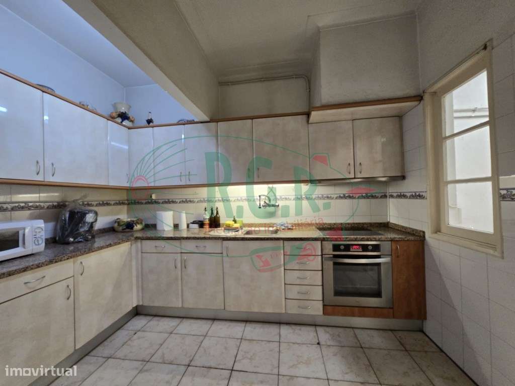 INVESTIMENTO - T5 Entrada Independente | Garagem | Peq. Quintal | C...-11