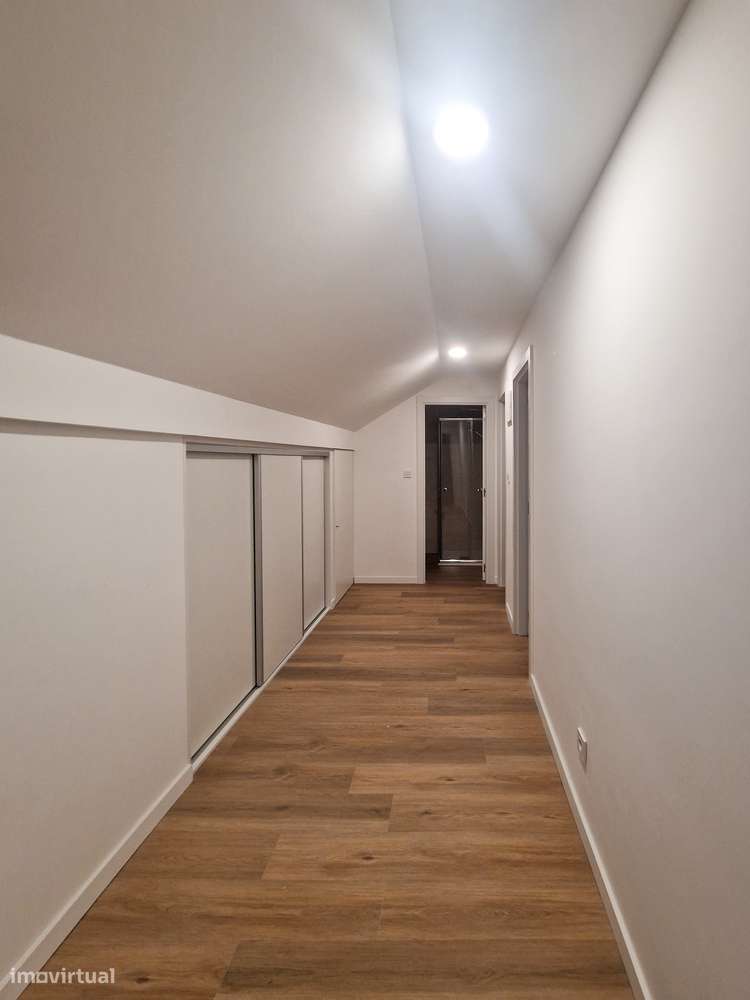 Moradia 4 ass. totalmente remodelada - possibilidade de quarto no r/c-24