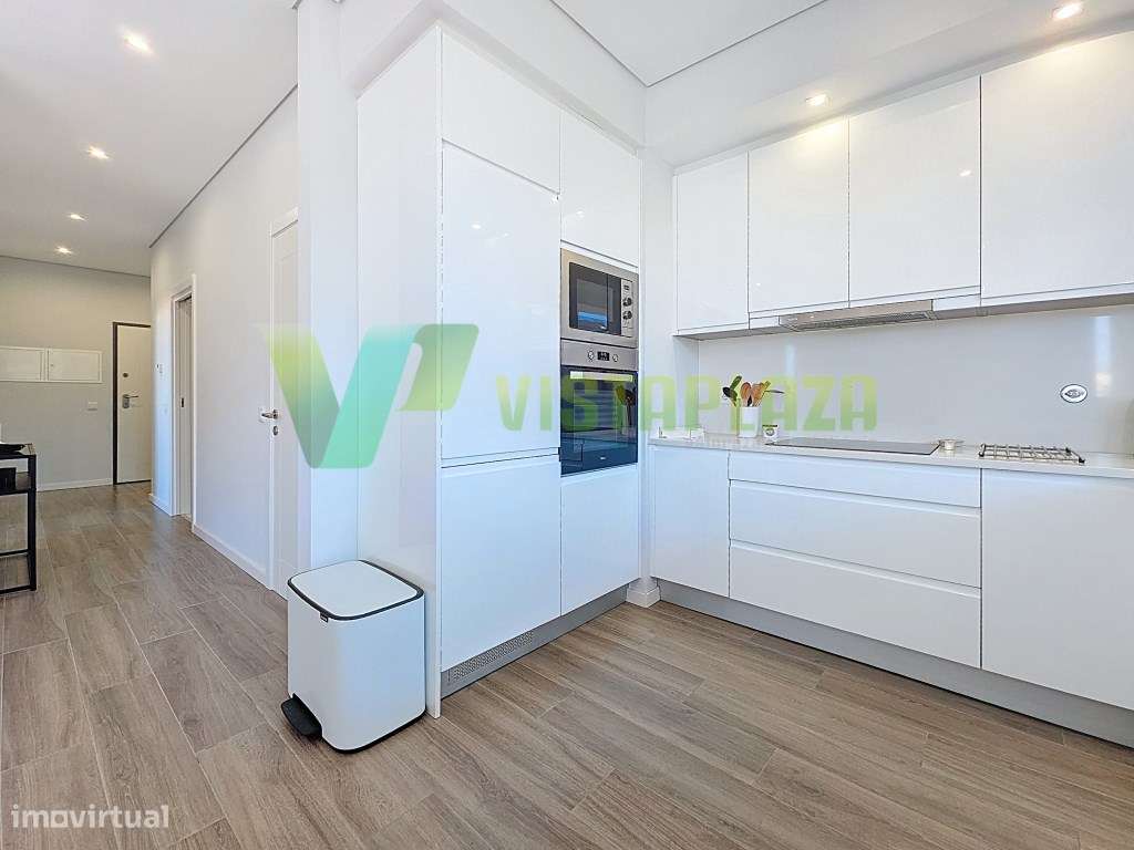 Apartamento T2 com Vista Rio na Praia da Rocha e Garagem - Grande imagem: 5/27