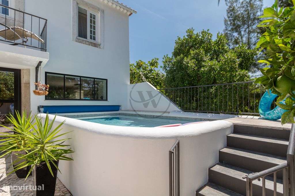 Moradia T5 com jardim e piscina no coração histórico de Azeitão-53