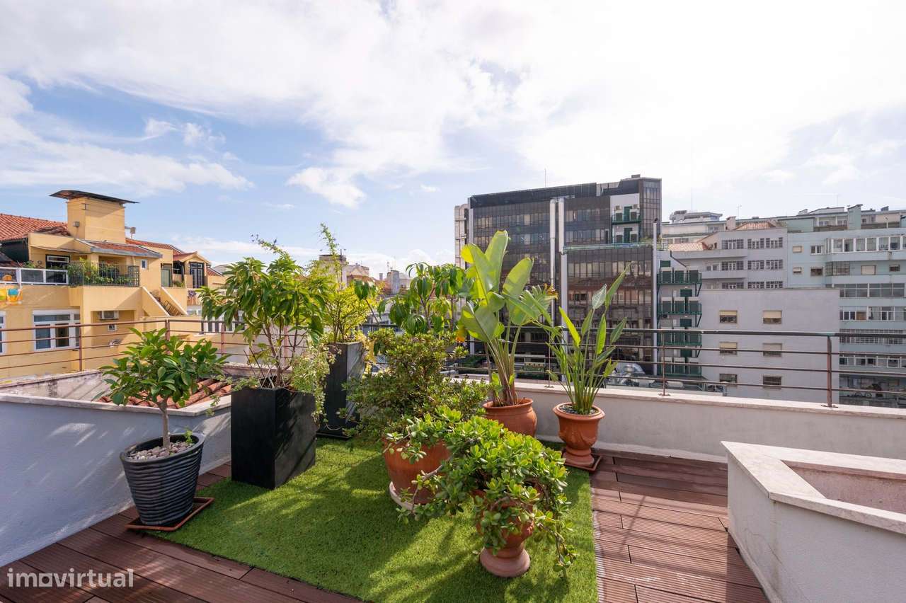 Apartamento T2 com 4 terraços e garagem nas Avenidas Novas, Lisboa-5