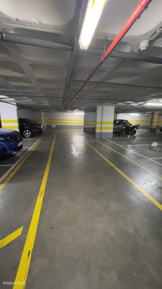 Lugar de estacionamento na Avenida Berlim 23 - Grande imagem: 3/5