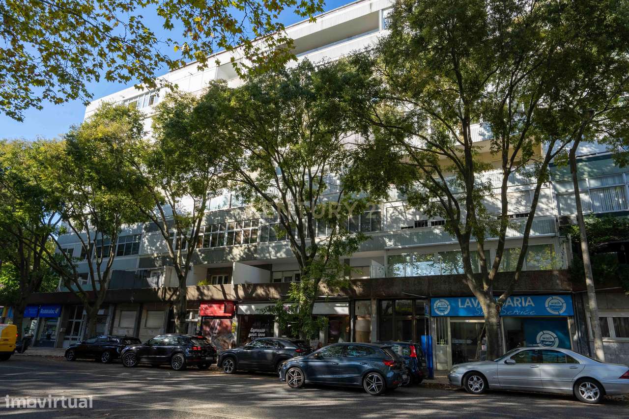 Apartamento T3 pleno de luminosidade em zona premium de Benfica-30