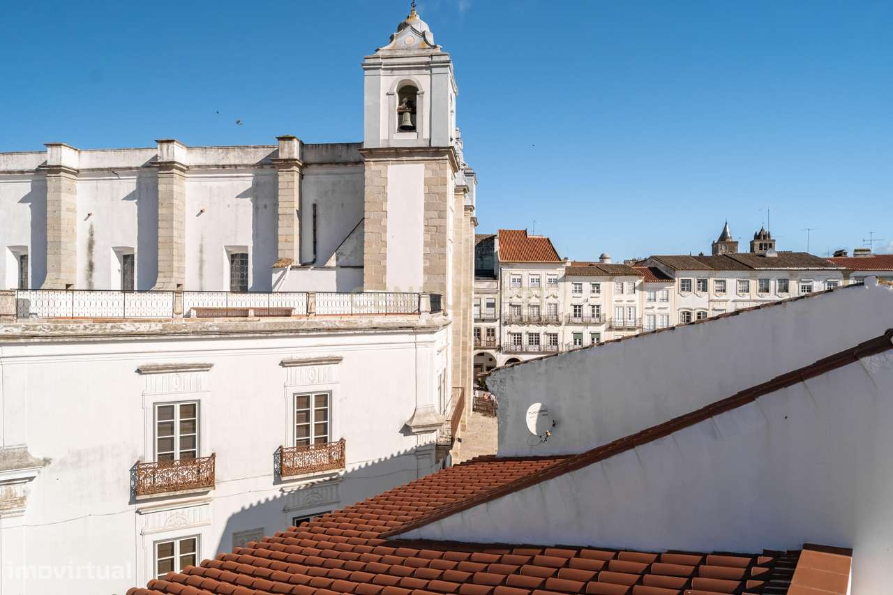 "Exclusiva Moradia Senhorial no Coração Histórico de Évora."-49