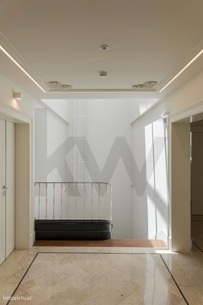 Apartamento Duplex T2+1 com Garagem e Terraço na Estrela-5
