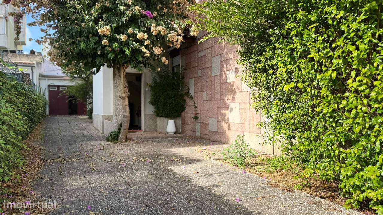 Moradia T6 - 220m2 - 3 pisos - 2 garagens - Barro - Pinheiro de Loures-2