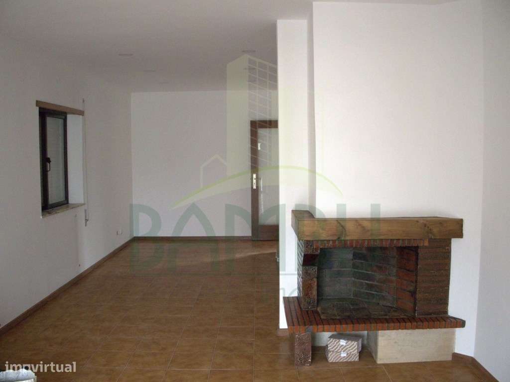 Moradia T3 para venda em Valença-3