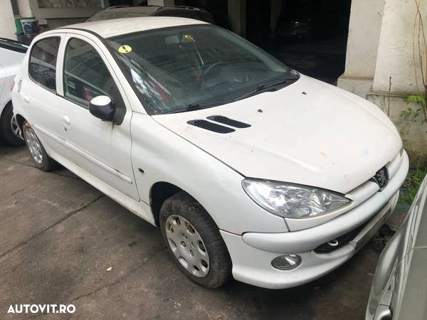 Dezmembrez Peugeot 206 alb 4 usi 2006 - 5