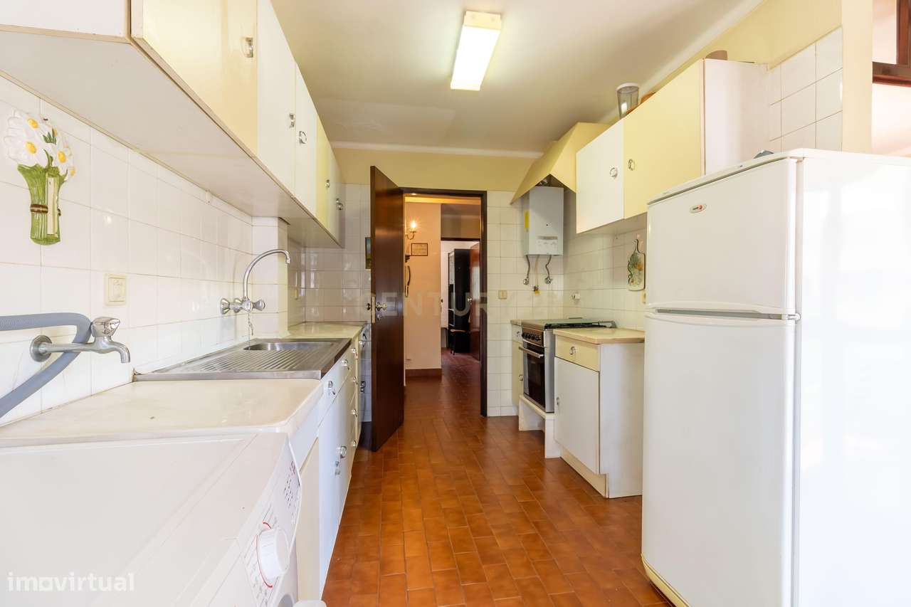 T1 em Caselas com varanda e vista desafogada – Excelente oportunidade-13