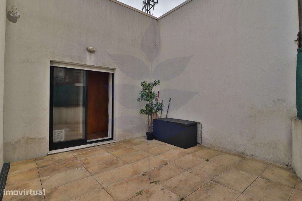 Apartamento T0 com terraço – mobilado e equipado | Braga-5