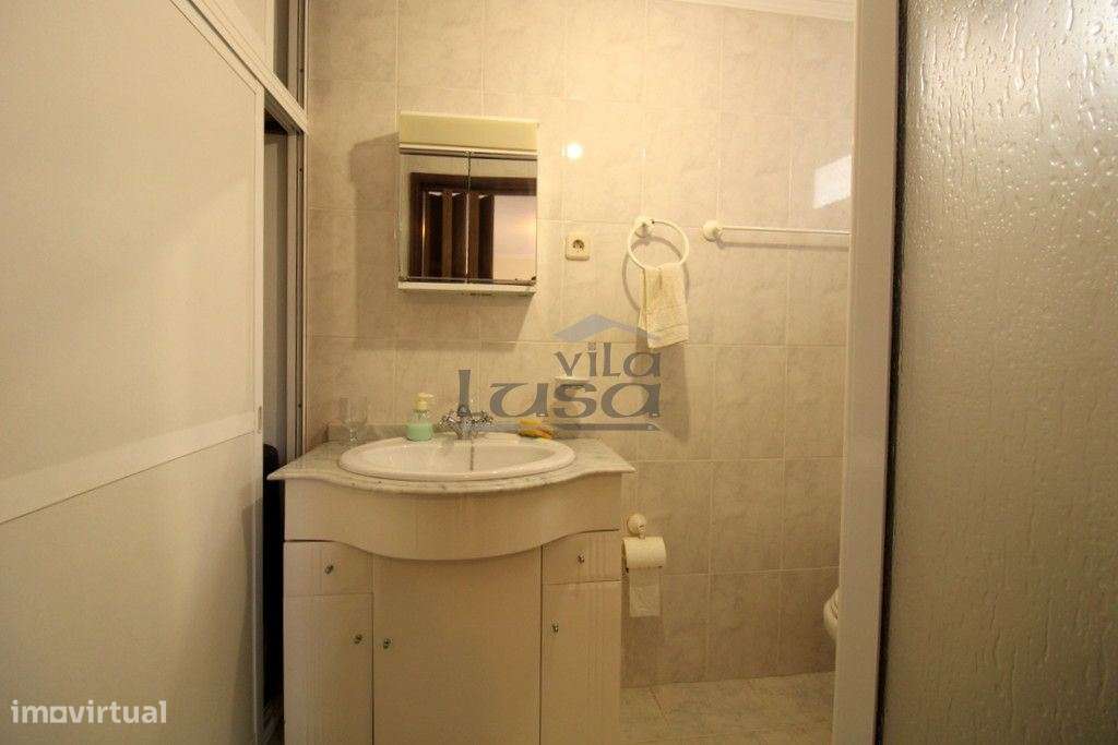 Moradia de 4 frentes inserida em amplo terreno de 693 m2 em Arcozelo - Grande imagem: 5/30