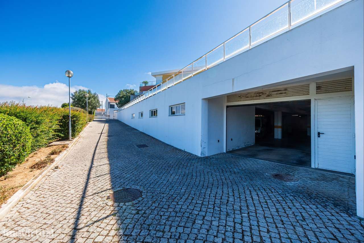 T1 com Potencial T2 (98m²) | Condomínio Privado com Piscina | Alcabide-16