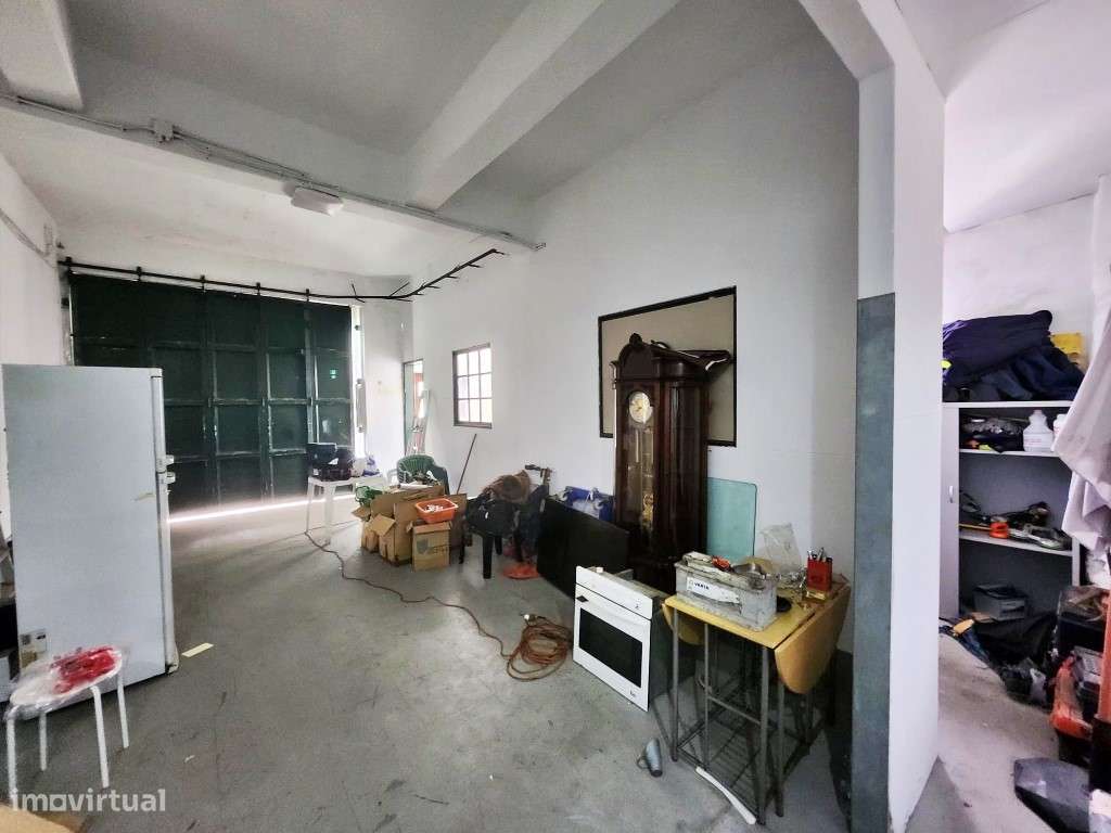 Edifício com enorme potencial no coração do Castêlo da Maia-12