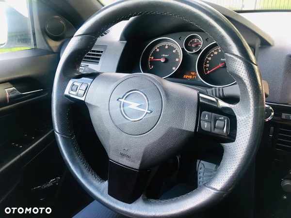 Opel Astra III GTC 1.9 CDTI Cosmo - 18
