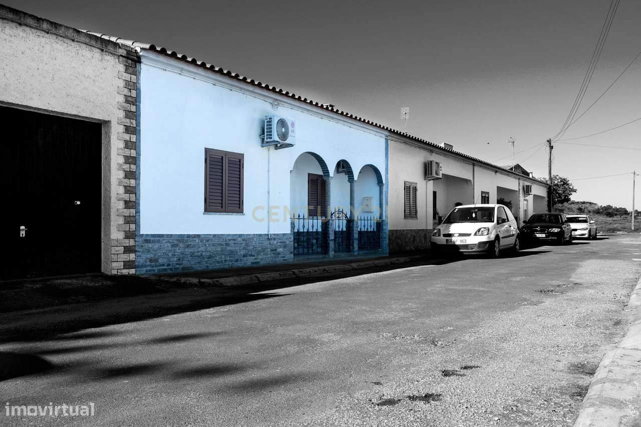 Moradia T3 com espaço exterior situada junto ao Cento de Saúde de Mour-5