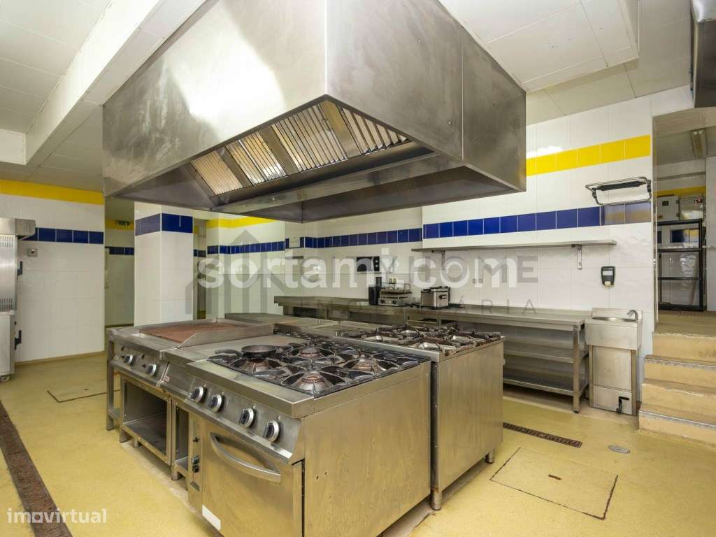 Espaço Comercial de 425m² no Coração de Faro-28