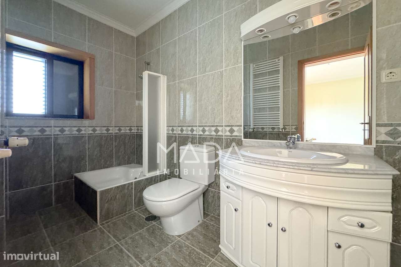 Moradia T4 + Moradia em pedra + terreno (3 artigos) em Lago, Amares-16